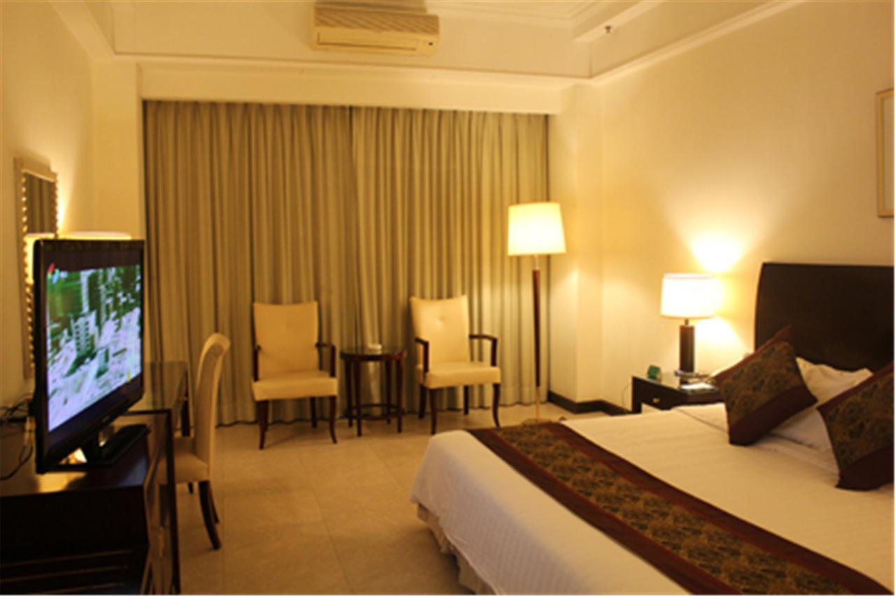 Clifford Golden Lake Hotel Foshan Buitenkant foto