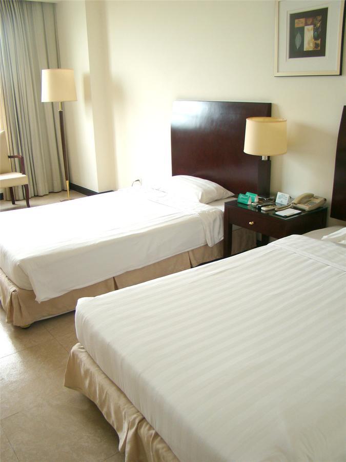 Clifford Golden Lake Hotel Foshan Buitenkant foto