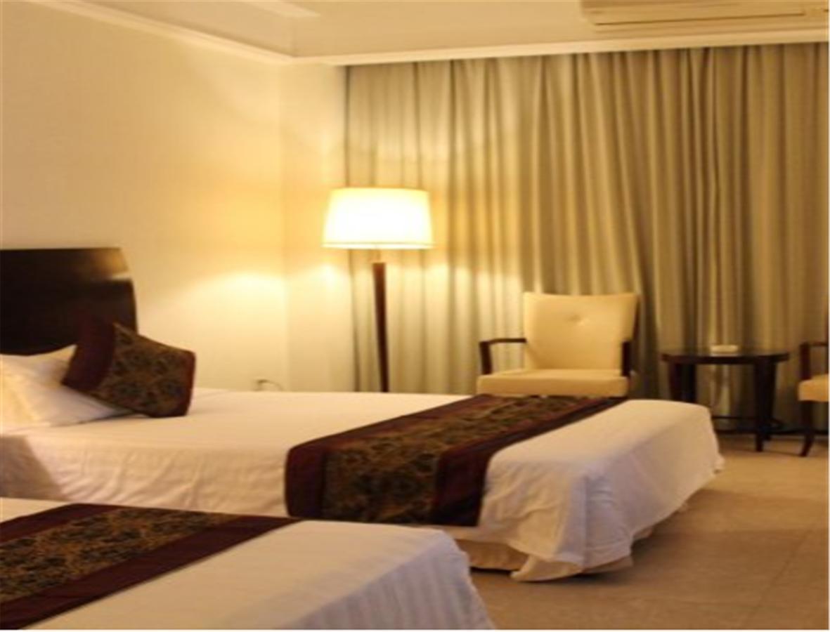 Clifford Golden Lake Hotel Foshan Buitenkant foto