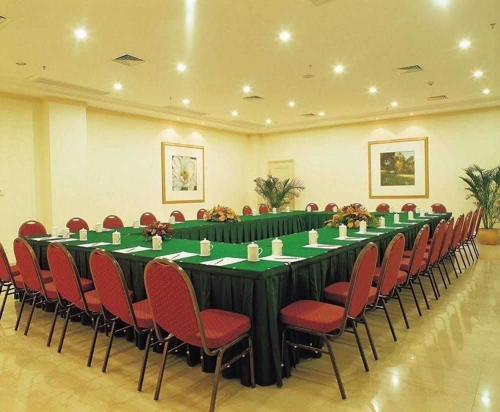 Clifford Golden Lake Hotel Foshan Buitenkant foto